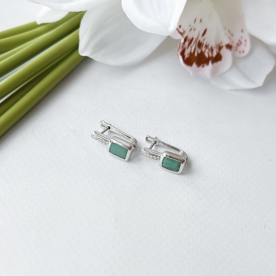 Silver Earrings with a 1.923-carat Emerald