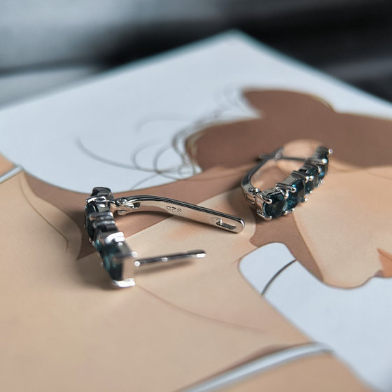 Серебряные серьги с топазом Лондон Блю 1.985ct