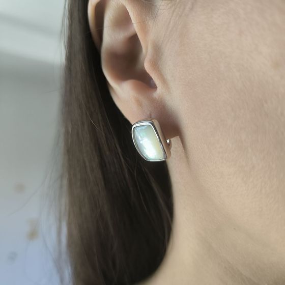 Silver earrings with mother-of-pearl