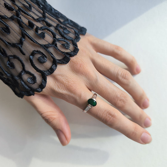 Silver ring with emerald nano 0.908ct