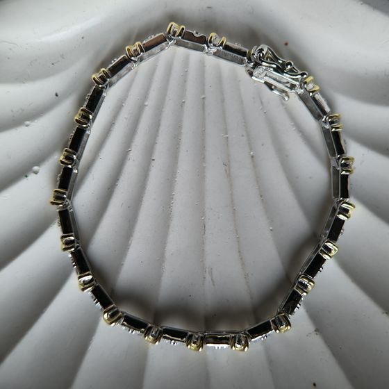 Silver bracelet with phianites