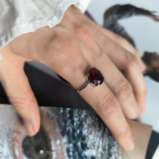 Silver ring with garnet nano