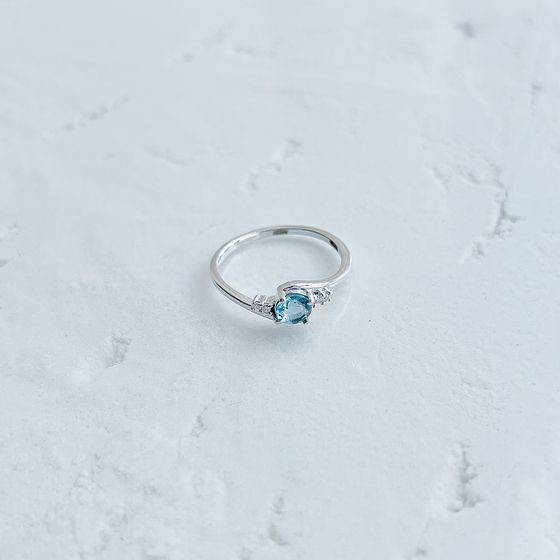 Серебряное кольцо с топазом Лондон Блю 0.404ct