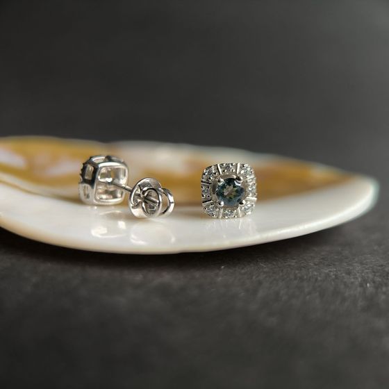 Silver earrings with a 0.648-carat mystic topaz