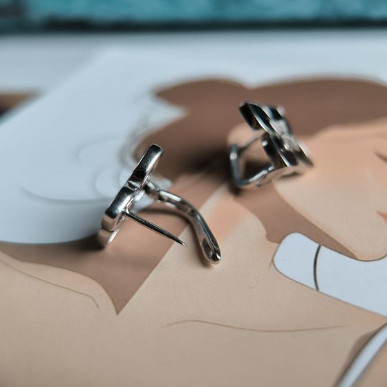 Серебряные серьги с ониксом, фианитами