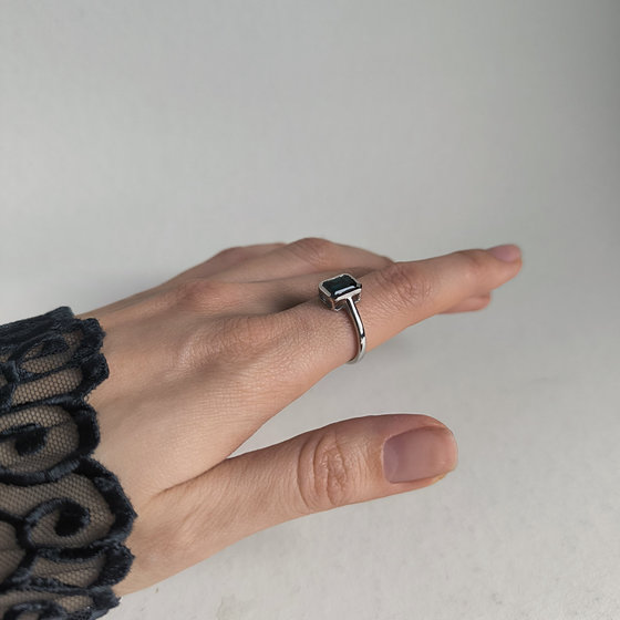 Серебряное кольцо с топазом Лондон Блю 1.4ct