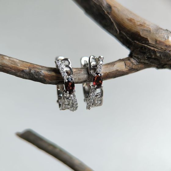 Silver Earrings with 0.913ct Garnet, Fianites