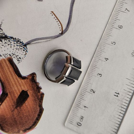 Silver ring with a 6.461-carat sapphire