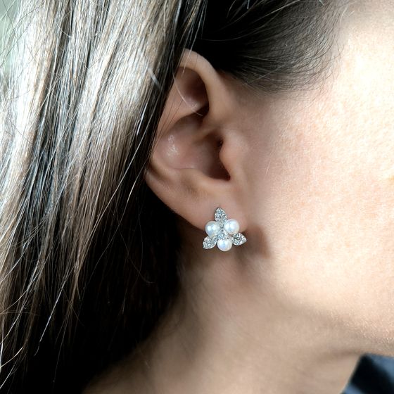 Silver earrings with pearls, fianites