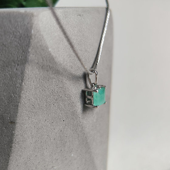 Серебряная подвеска с изумрудом 0.666ct