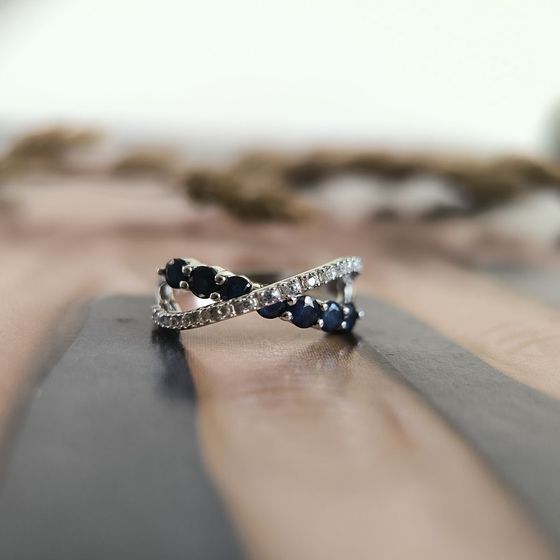 Sterling silver ring with sapphire 1.465ct, phianites