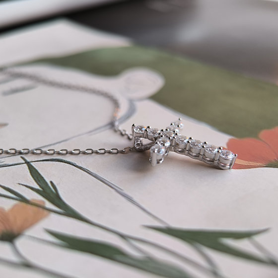 Серебряное колье с фианитами