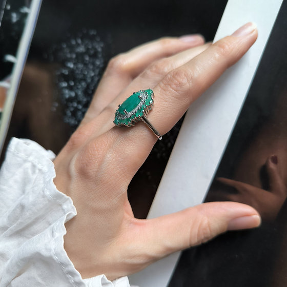 Серебряное кольцо с изумрудом 5.565ct