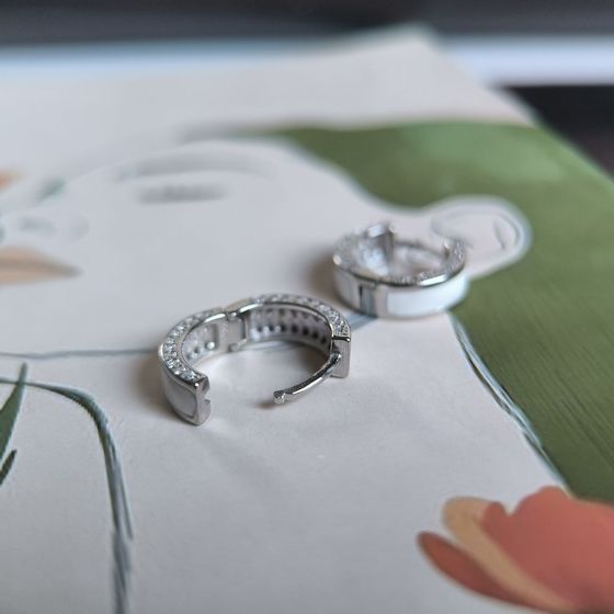 Срібні сережки з фіанітами, емаллю