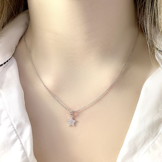 Silver pendant with phianites