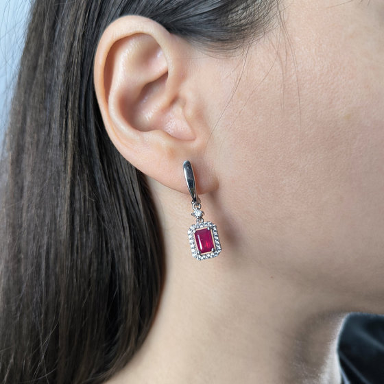 Серебряные серьги с рубином 3.754ct, фианитами