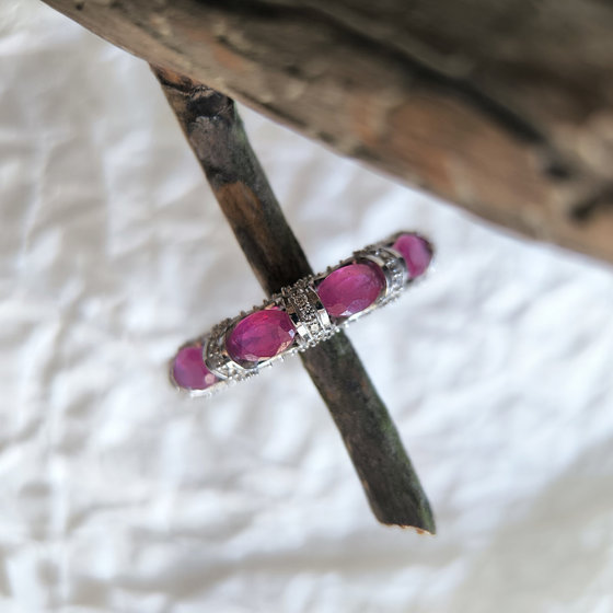 Серебряное кольцо с рубином 8.664ct, фианитами