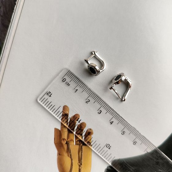 Серебряные серьги с ониксом