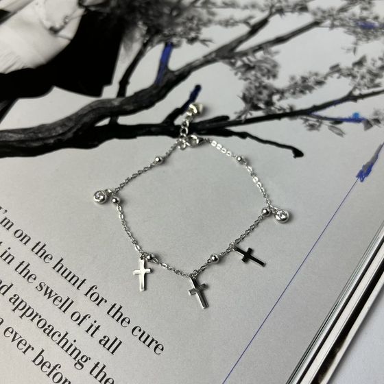 Silver bracelet with phianites