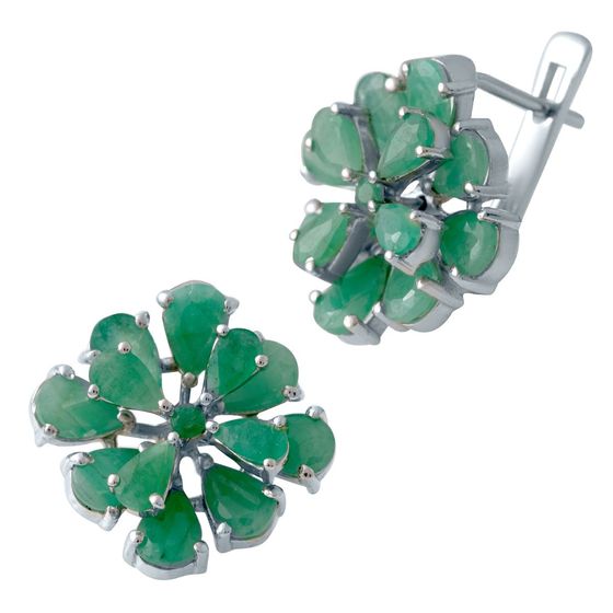 Silver earrings with a 3.901-carat emerald