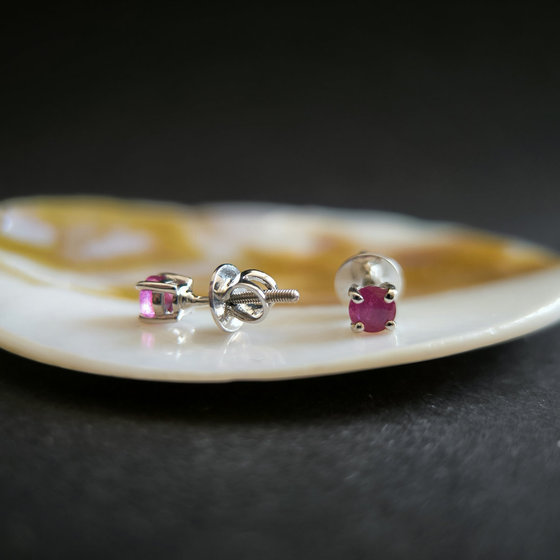 Серебряные серьги с рубином 0.69ct
