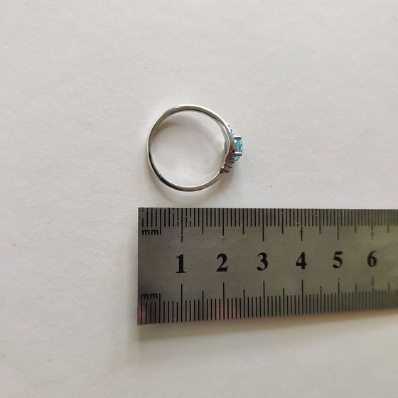 Серебряное кольцо с топазом 0.657ct