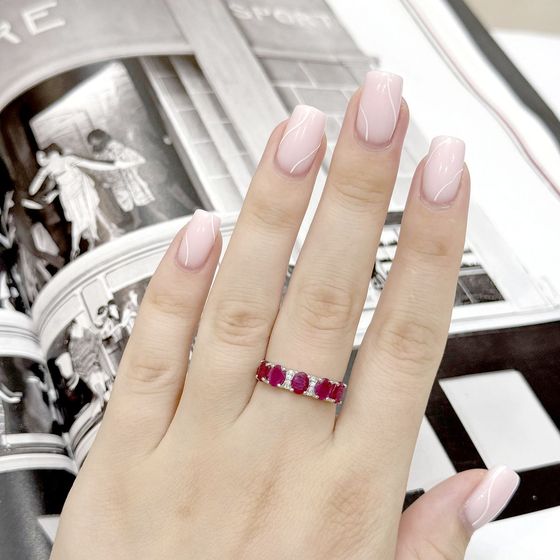 Серебряное кольцо с рубином, фианитами