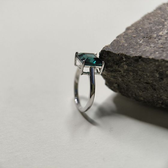 Серебряное кольцо с топазом Лондон Блю 2.107ct