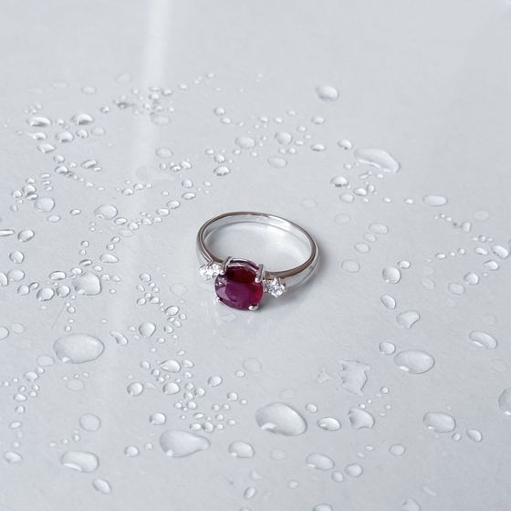 Срібна каблучка з рубіном 2.882ct, фіанітами