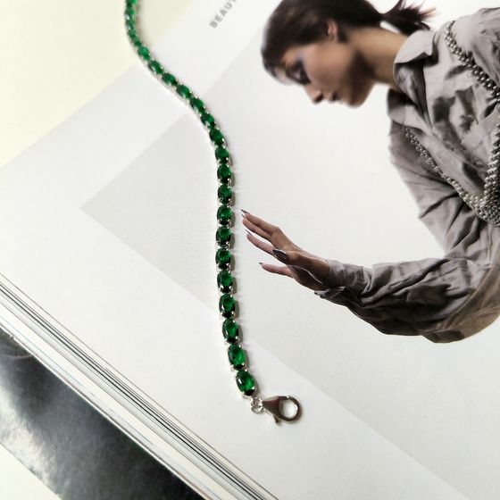 Silver bracelet with emerald nano