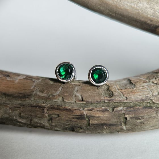 Silver earrings with emerald nano 0.77ct