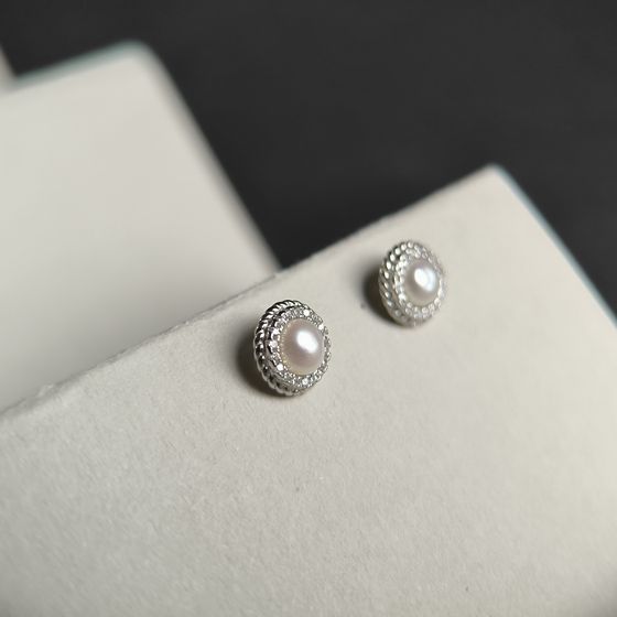 Silver earrings with pearls, fianites