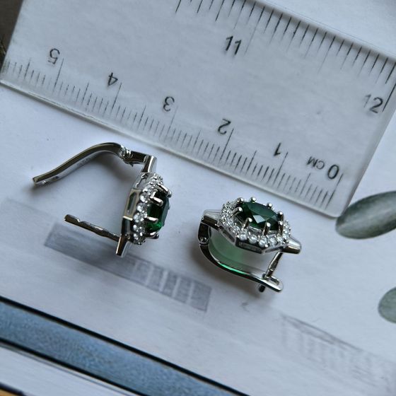 Срібні сережки зі смарагдом nano 2.802ct
