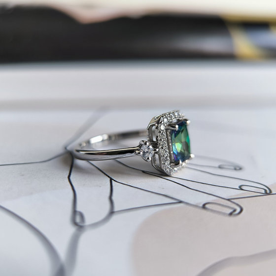 Серебряное кольцо с мистик топазом