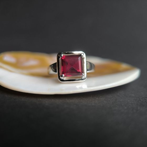 Silver ring with garnet nano 2.092ct
