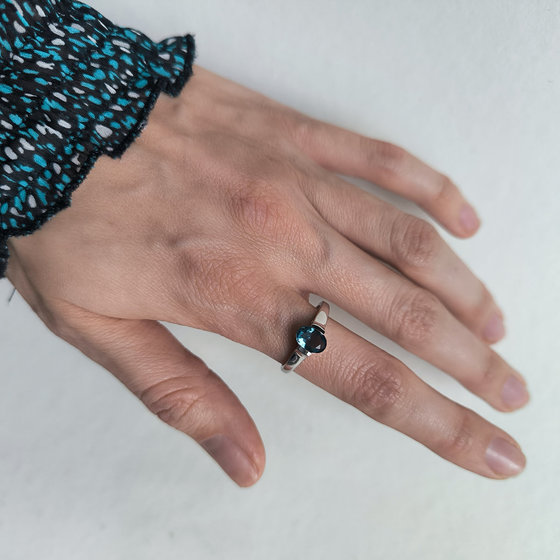 Серебряное кольцо с топазом Лондон Блю 0.832ct