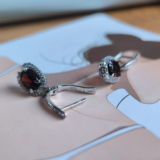 Серебряные серьги с гранатом 4.007ct