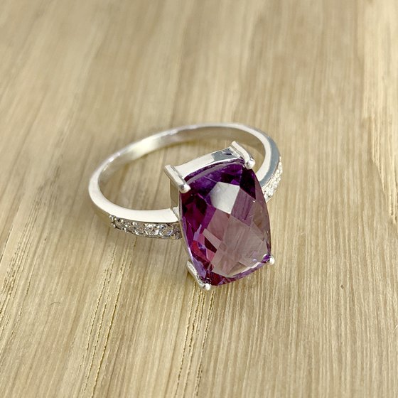 Silver ring with an alexandrite