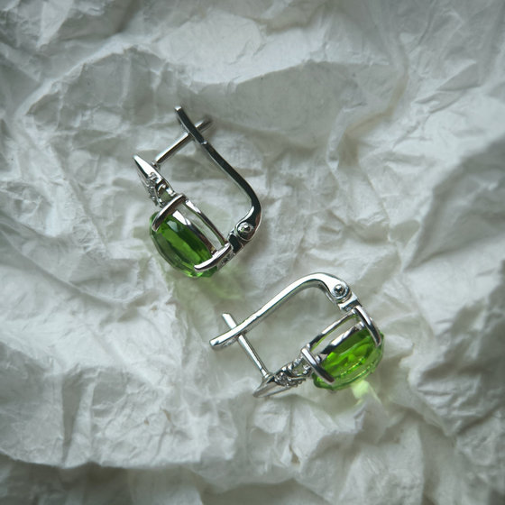 Silver earrings with a 6.685-carat chrysolite and cubic zirconia