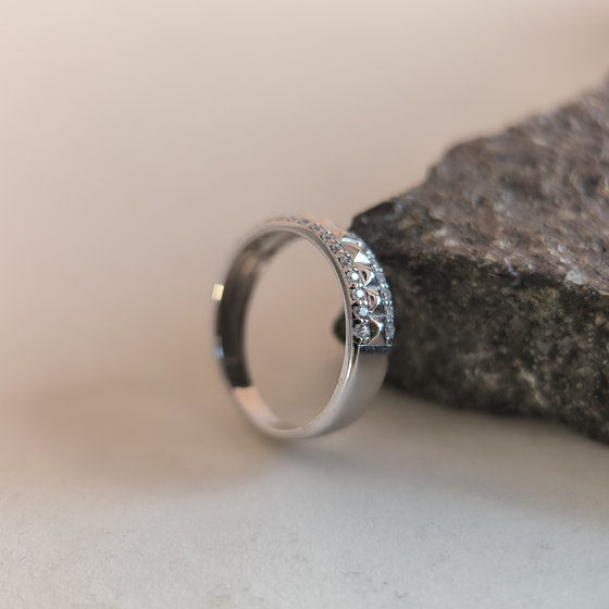 Серебряное кольцо с фианитами 0.3ct