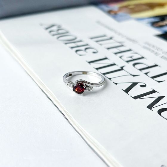 Silver ring with a 0.656-carat garnet