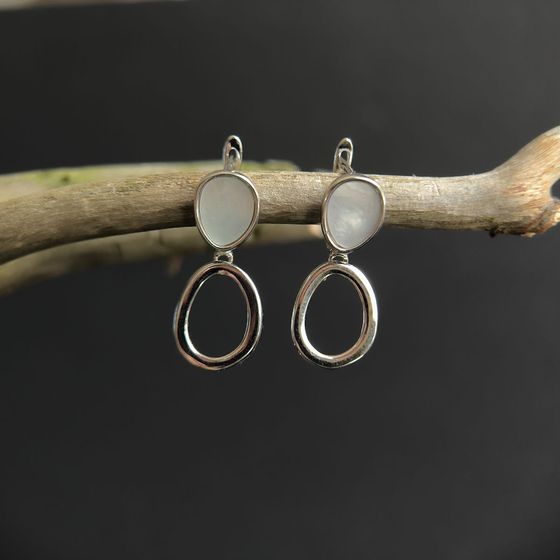 Silver earrings with mother-of-pearl