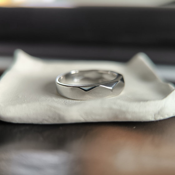 Серебряное кольцо без камней