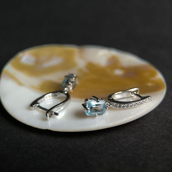 Серебряные серьги с топазом 2.68ct, фианитами