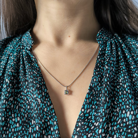 Серебряная подвеска с мистик топазом 0.5ct