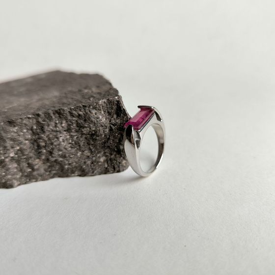 Серебряное кольцо с рубином 3.844ct