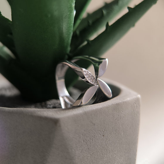 Серебряное кольцо с фианитами