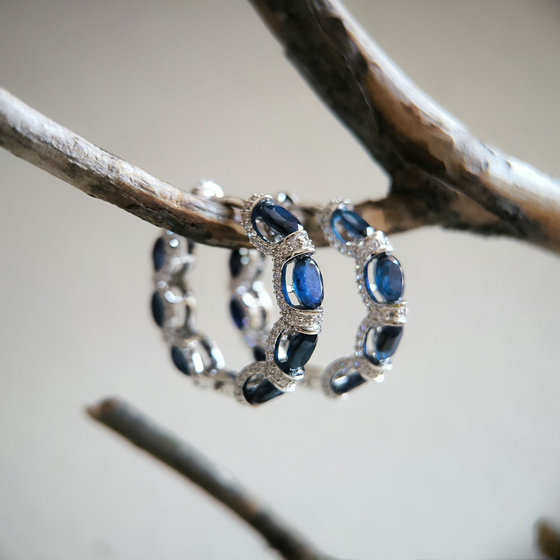 Серебряные серьги с сапфиром 12.763ct, фианитами