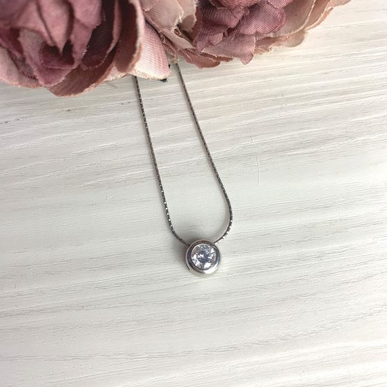 Silver pendant with phianites