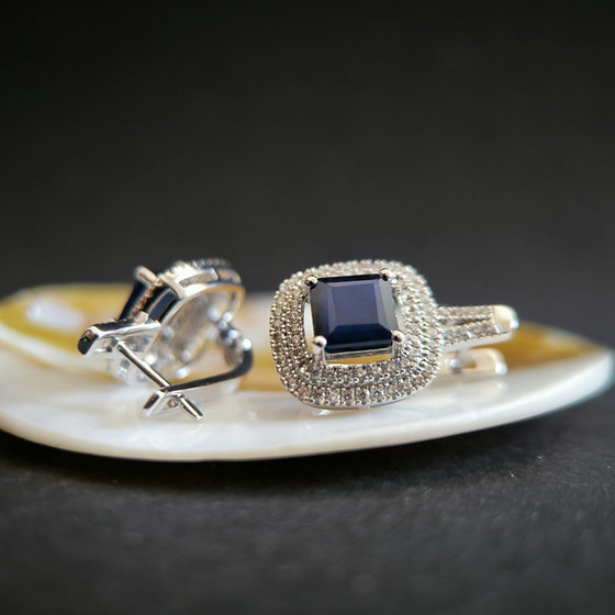 Серебряные серьги с сапфиром 5.717ct, фианитами